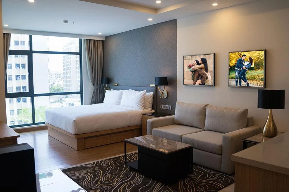 Short-Term Rentals vs Hotels in Toronto